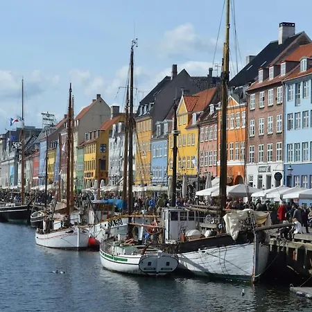 Stylish On Lively Street In Downtown Copenhaga