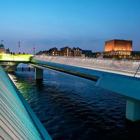 Stylish On Lively Street In Downtown *