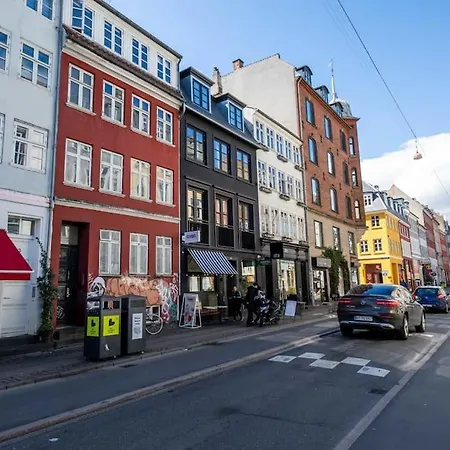 Stylish On Lively Street In Downtown *