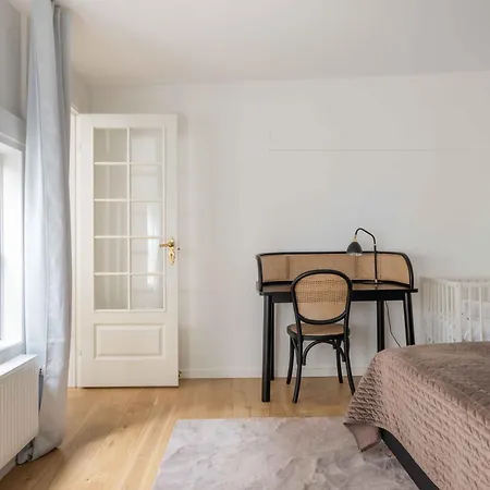 Stylish On Lively Street In Downtown * Kopenhagen