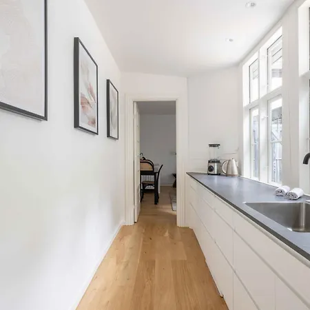 아파트 Stylish On Lively Street In Downtown 코펜하겐