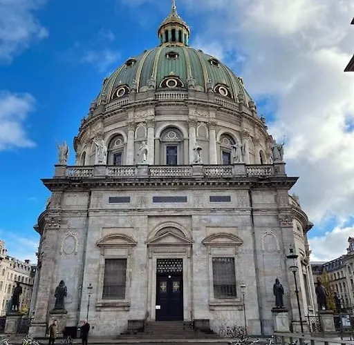 Lejlighed Stylish On Lively Street In Downtown *