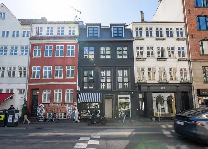 Stylish On Lively Street In Downtown Lejlighed *