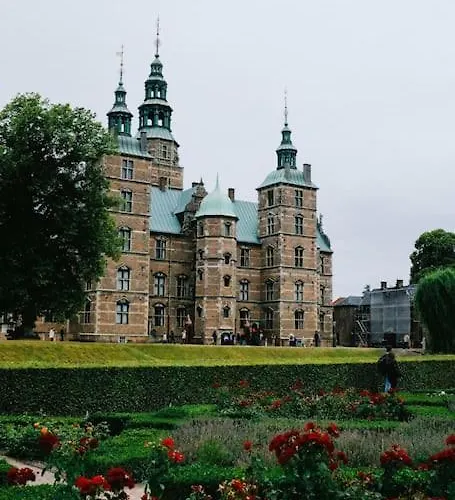 Stylish On Lively Street In Downtown København