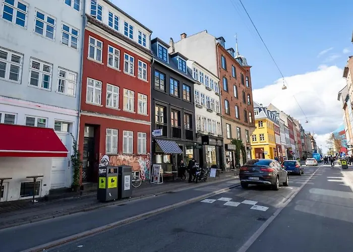 Stylish On Lively Street In Downtown *