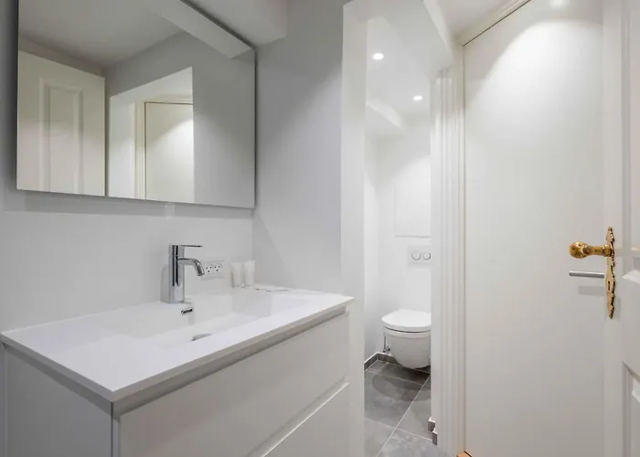 Lejlighed Stylish On Lively Street In Downtown *