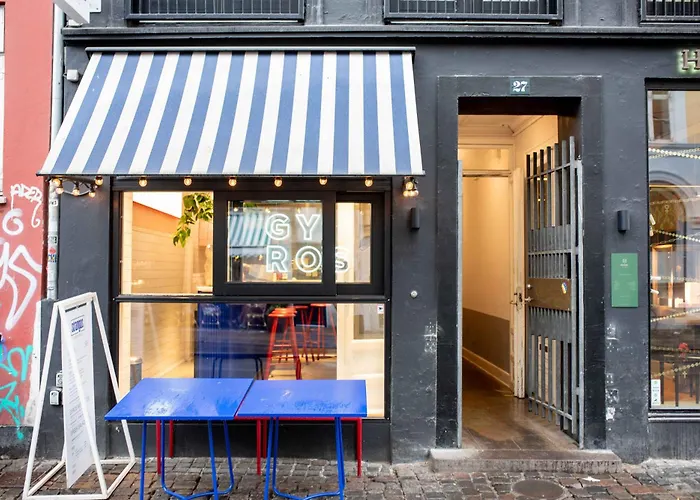 Stylish On Lively Street In Downtown *