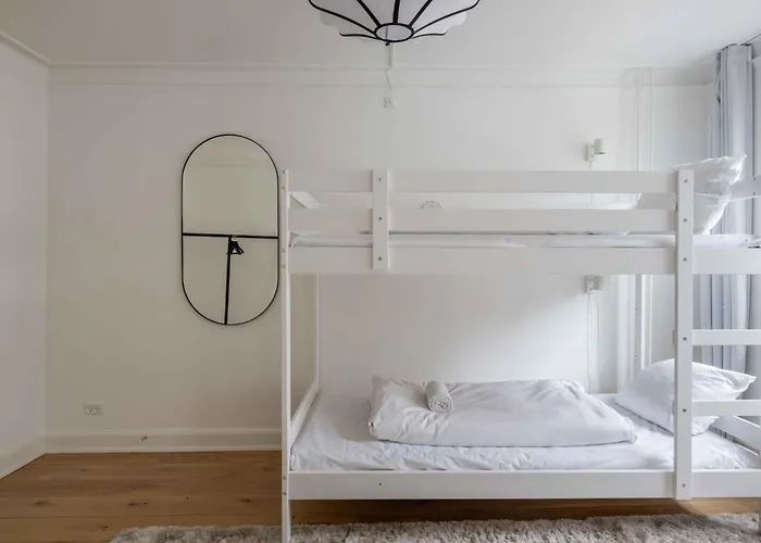 Stylish On Lively Street In Downtown Lejlighed *