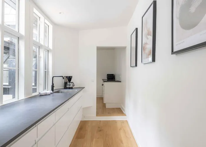 Stylish On Lively Street In Downtown København