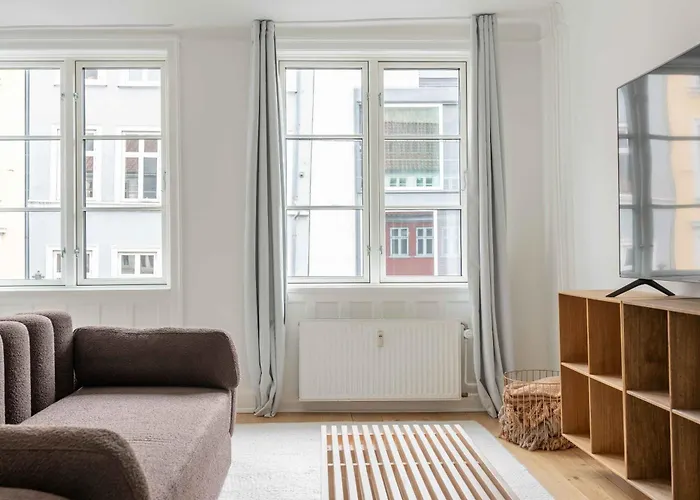 Stylish On Lively Street In Downtown *