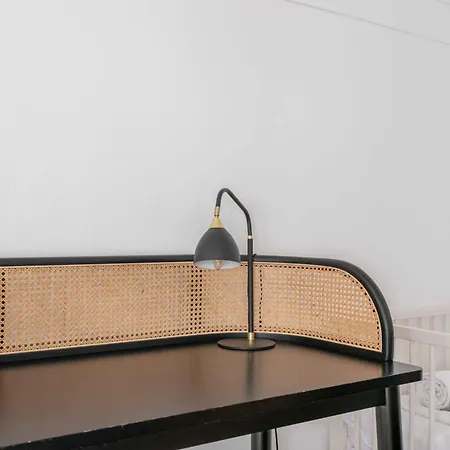 Apartman Stylish On Lively Street In Downtown