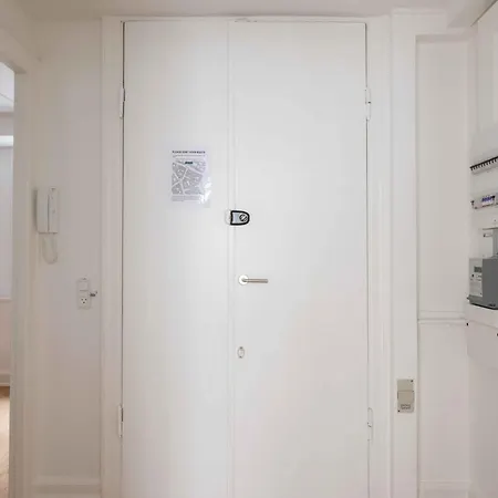 Apartman Stylish On Lively Street In Downtown *